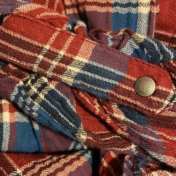 Kut from the Kloth Plaid Button Down Natural Cotton Long Sleeves Top. - Picture 9 of 10